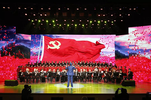 气势恢宏的交响乐让现场的观众大饱耳福