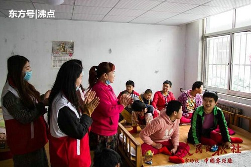 智障儿童们齐唱感恩的心