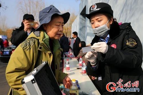 图为3月4日,北京市东城区“志愿服务爱满东城”学雷锋主题活动现场。(光明融媒记者郭俊锋摄)